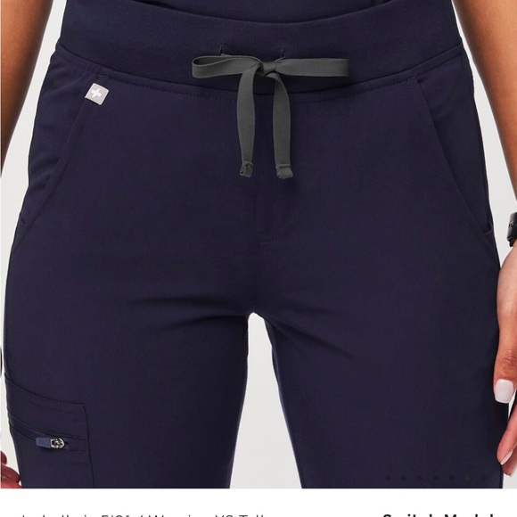 Navy Zamora scrub bottoms, Medium Petite - Picture 6 of 8